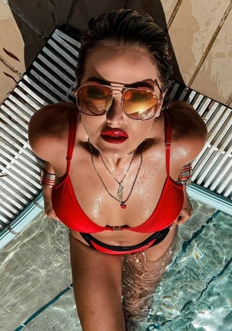 小さいチンポのシーメールオンリーファンズ トップ 画像