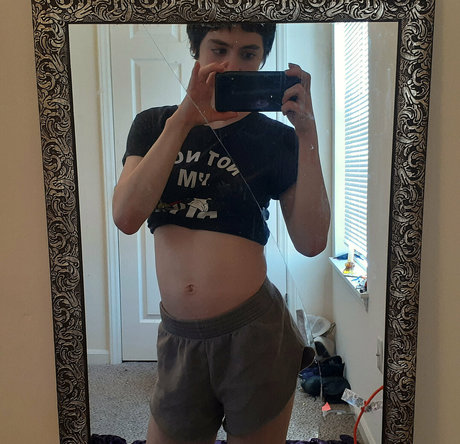 ワークアウト オンリーファンズ 裸 写真