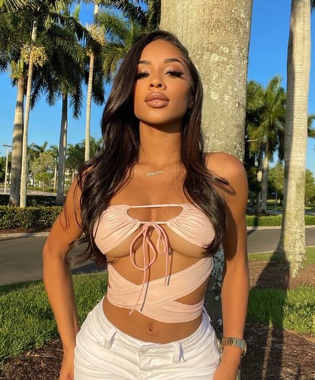 モンスターコックオンリーファンズ ポルノ 写真