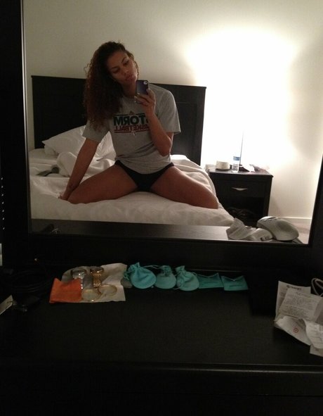 Alysha Clark セックスモデル 写真