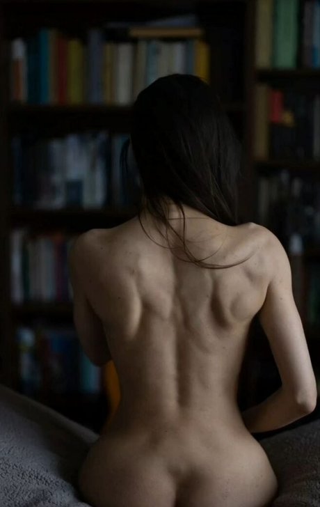 日本の熟女オンリーファンズ ヌード 画像