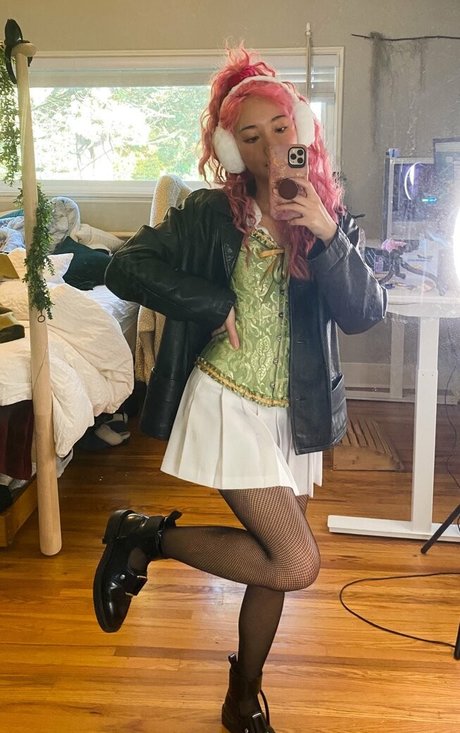 ティーンランジェリーオンリーファンズ ポルノ 写真