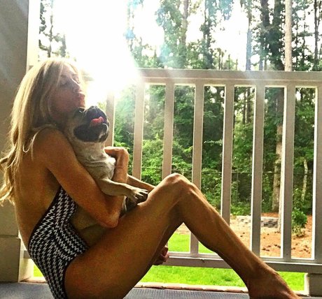 Michelle Laframboise 裸の女優 ギャラリー