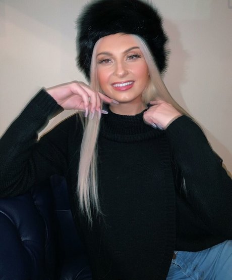 熟女オナニーオンリーファンズ アートポルノ 画像