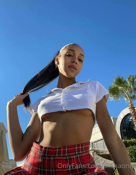 Alisha Kone 完璧なモデル 写真