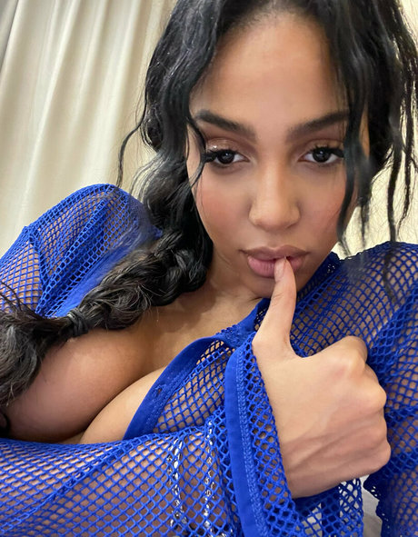 Alisha Kone ヌードモデル 画像