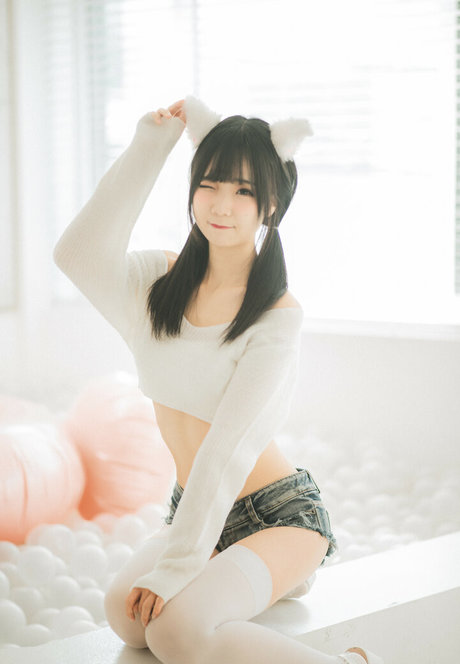 hattiecos アート女優 ギャラリー