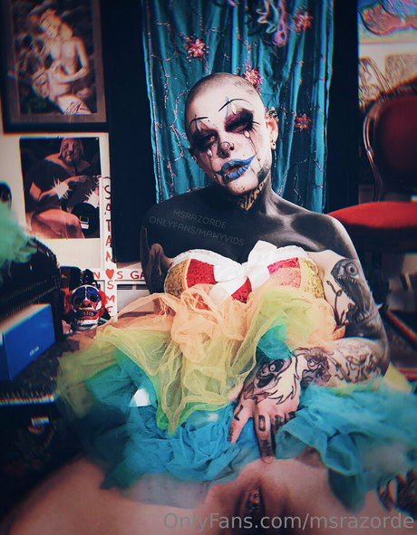 お尻を広げるオンリーファンズ 無料エロ 画像