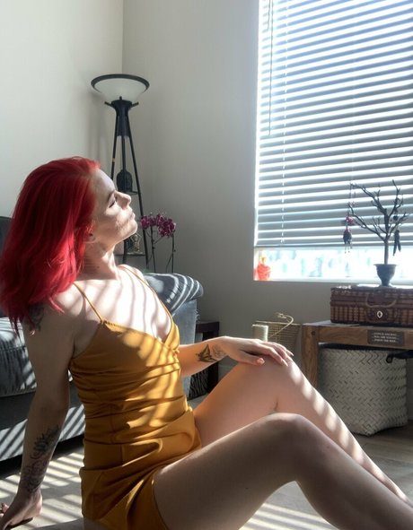 角質の女の子オンリーファンズ セクシーヌード ギャラリー