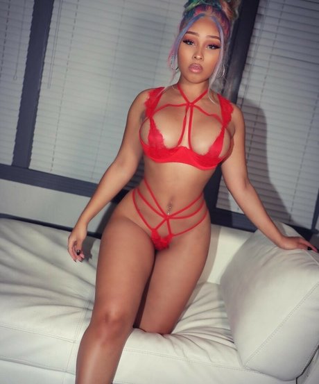 Dominique Danielle セクシーなスター ギャラリー