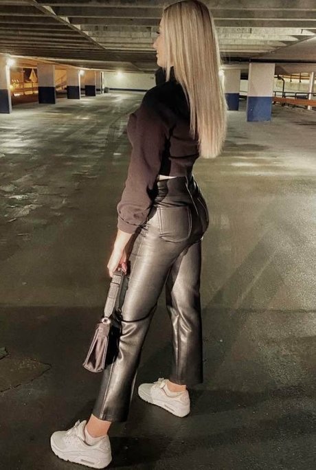 アナルファックオンリーファンズ セクシーヌード ギャラリー