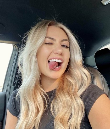 Tavia ポルノモデル 写真