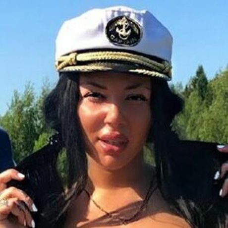 太ったお母さんオンリーファンズ セクシーヌード 写真