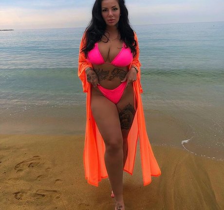 太った足のオンリーファンズ ポルノグラフィック 画像