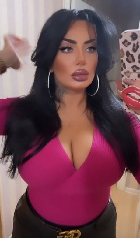 アジアの無料オンリーファンズ 裸 写真