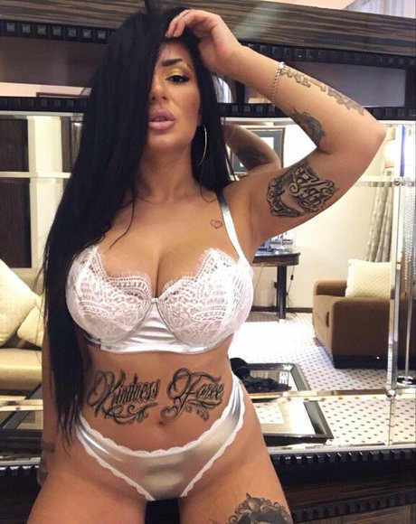 Kristina Karieva 可愛いモデル 画像