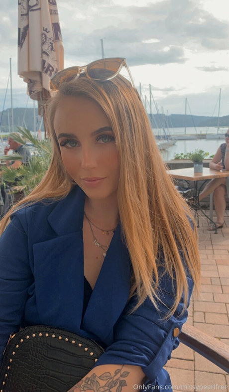 ランジェリーファックオンリーファンズ アートヌード 画像