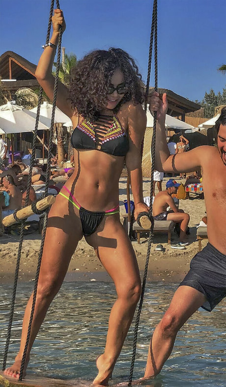 Belgin Kadoglu 高品質モデル 写真