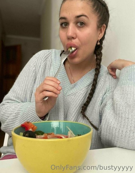 bustyyyyy XXXモデル 写真