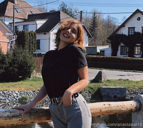 おばあちゃんの熟女オンリーファンズ 美しいヌード 写真