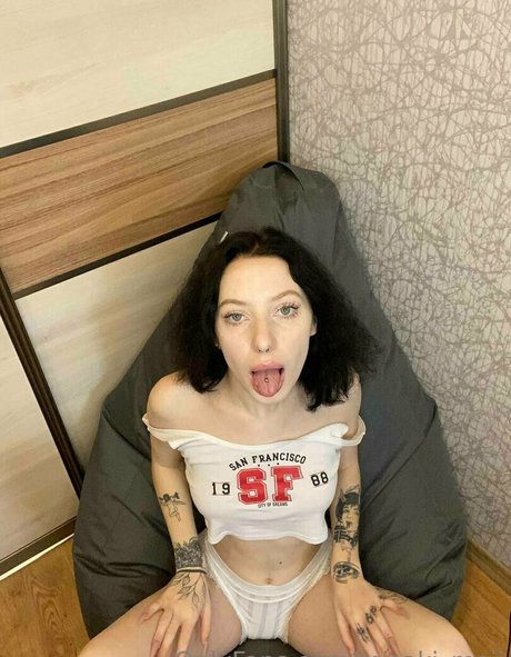 太ったお母さんオンリーファンズ アート裸 画像