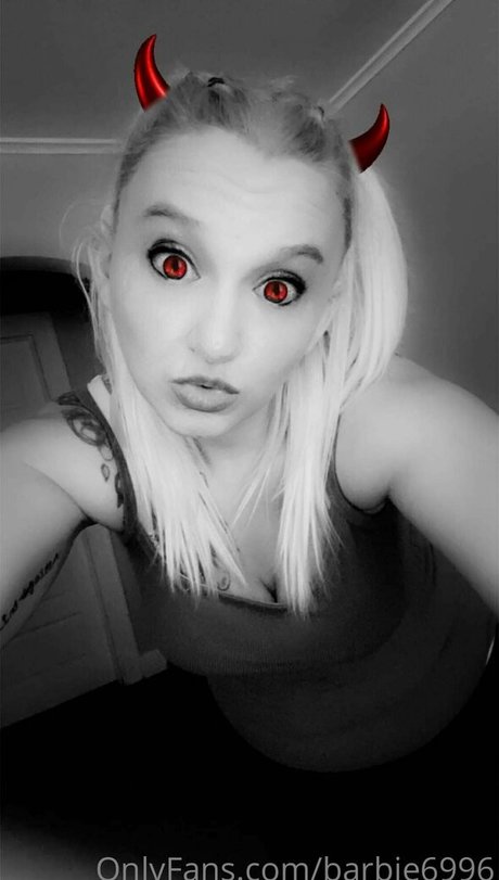 barbie6996 スター 裸 写真