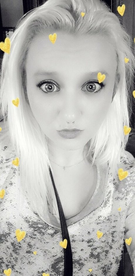 ティーンレズビアンオンリーファンズ 無料ポルノ 画像