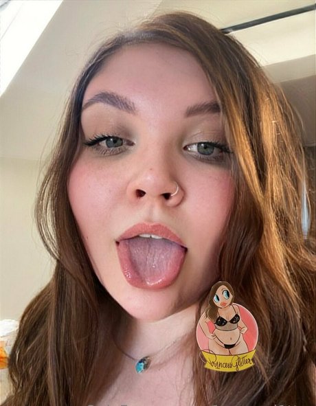 pr1ncessgl1tterfree 美しいモデル 画像