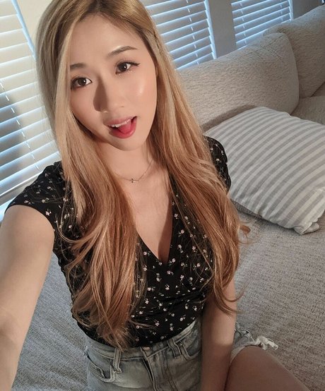 Yougelly ヌードモデル 写真