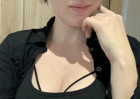 小さいチンポのシーメールオンリーファンズ 裸 ギャラリー