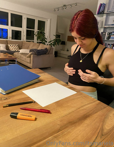 妊娠中のオンリーファンズ アートヌード 画像