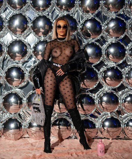 Pearl Thusi ヌードモデル 写真