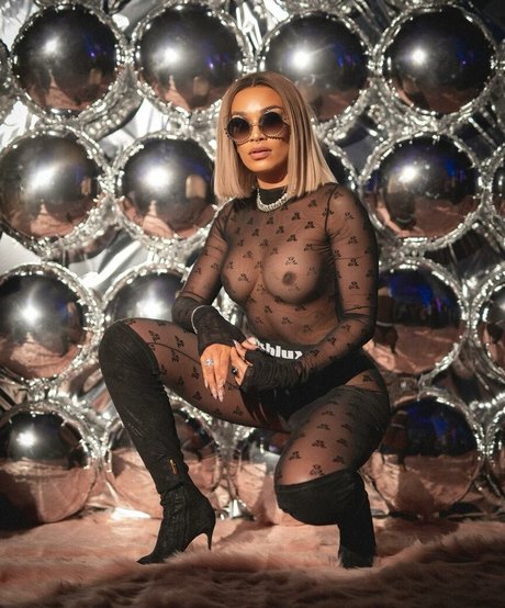 Pearl Thusi ポルノスター アーカイブ