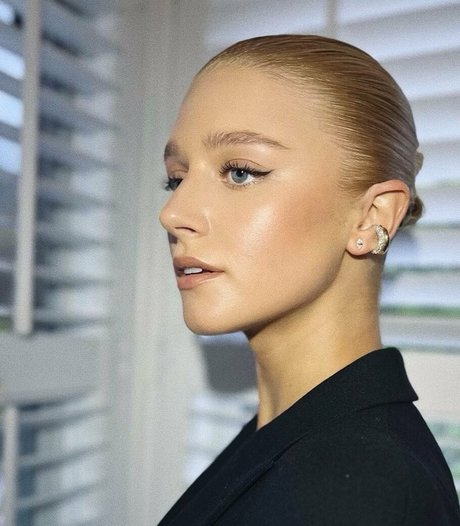 Julia Schlaepfer ホットなスター 画像