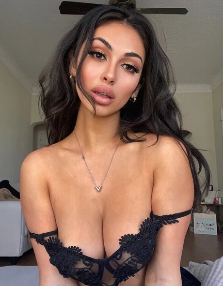 Parker Abbott 無料モデル 写真