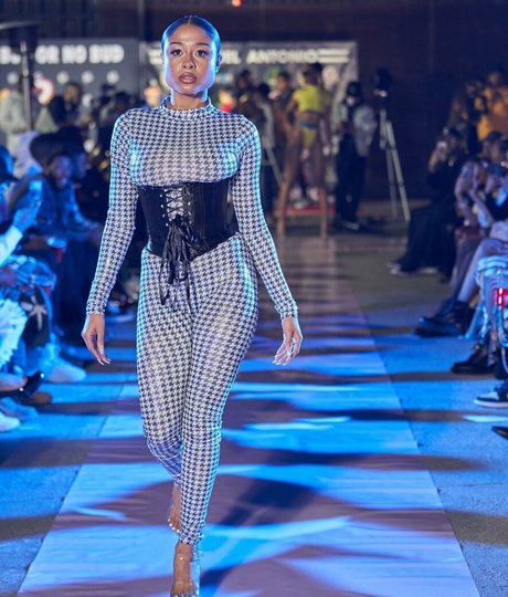 AlessiaSays エロティックなポルノスター 写真