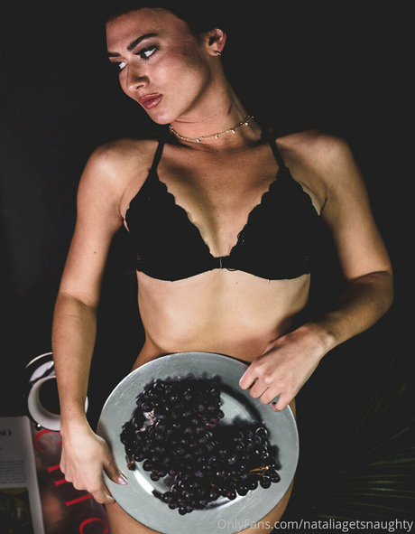 いちごミルクオンリーファンズ ポルノ 写真