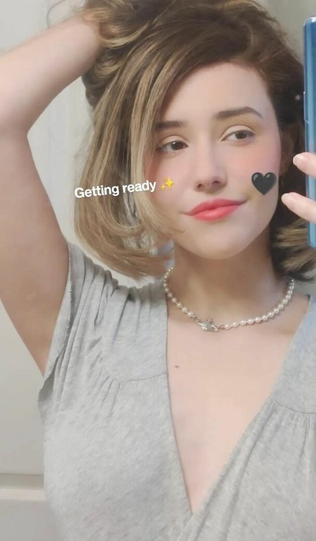 小さなアジアのオンリーファンズ 美しいヌード 画像