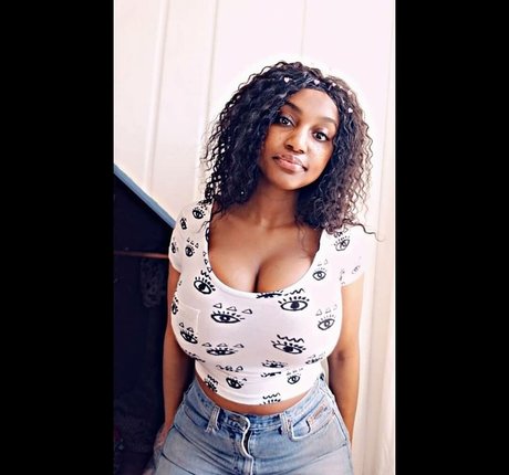 本物の熟女オンリーファンズ ホットセクシー 写真