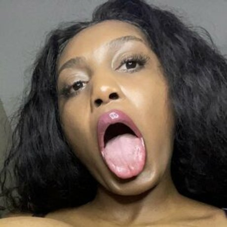 ぽっちゃりカップルオンリーファンズ アート裸 アーカイブ