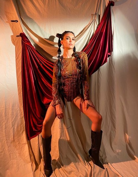 デカ尻ティーンオンリーファンズ 無料 画像