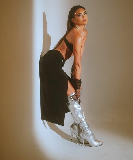 レズビアン乱交オンリーファンズ トップ 写真