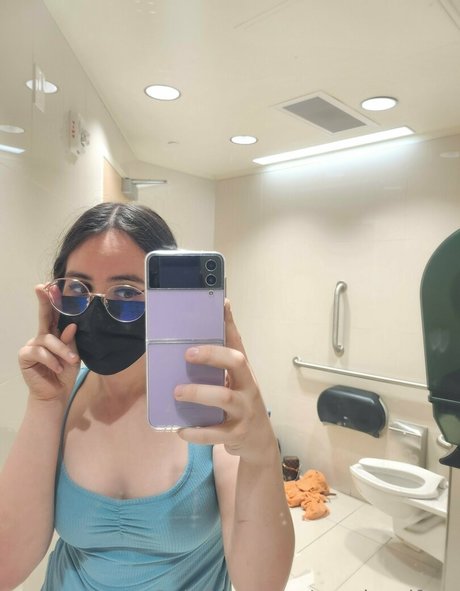 yourlocalfuta 可愛いモデル 写真