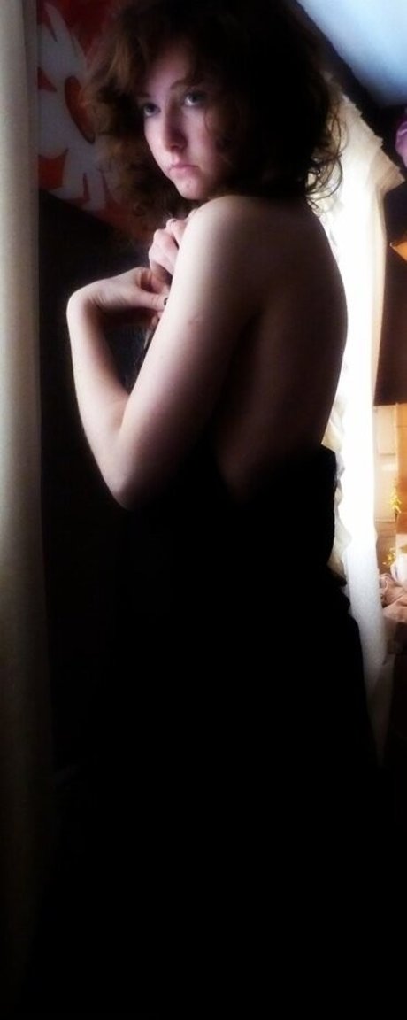 Visualsounds スター 裸 画像