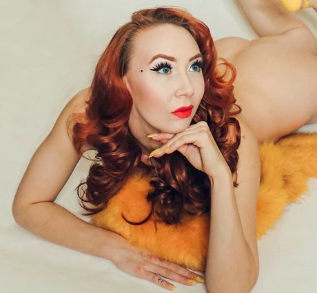 Juliette Electrique ヌードモデル 写真