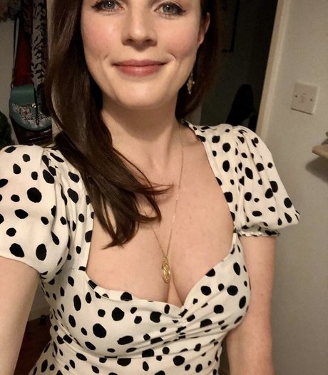 Aisling Bea ポルノ女優 写真