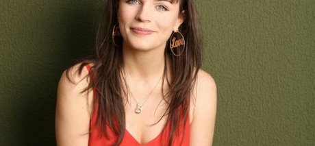 Aisling Bea ヌード女優 画像