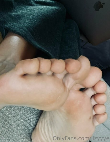 lizyyye セクシー女優 写真