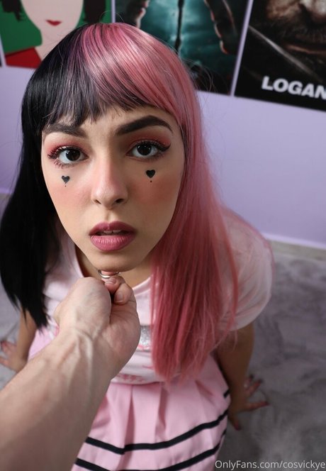 Cosvickye エロティック女優 写真