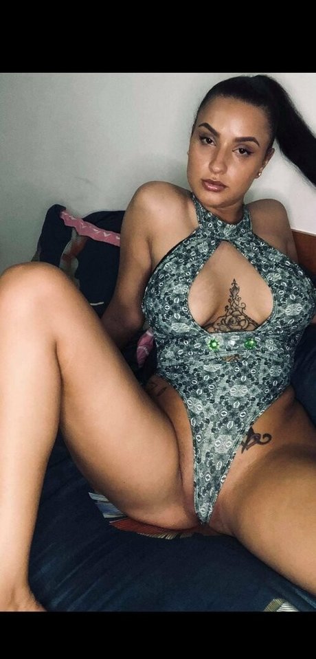 小さいチンポのシーメールオンリーファンズ アダルト無料 写真